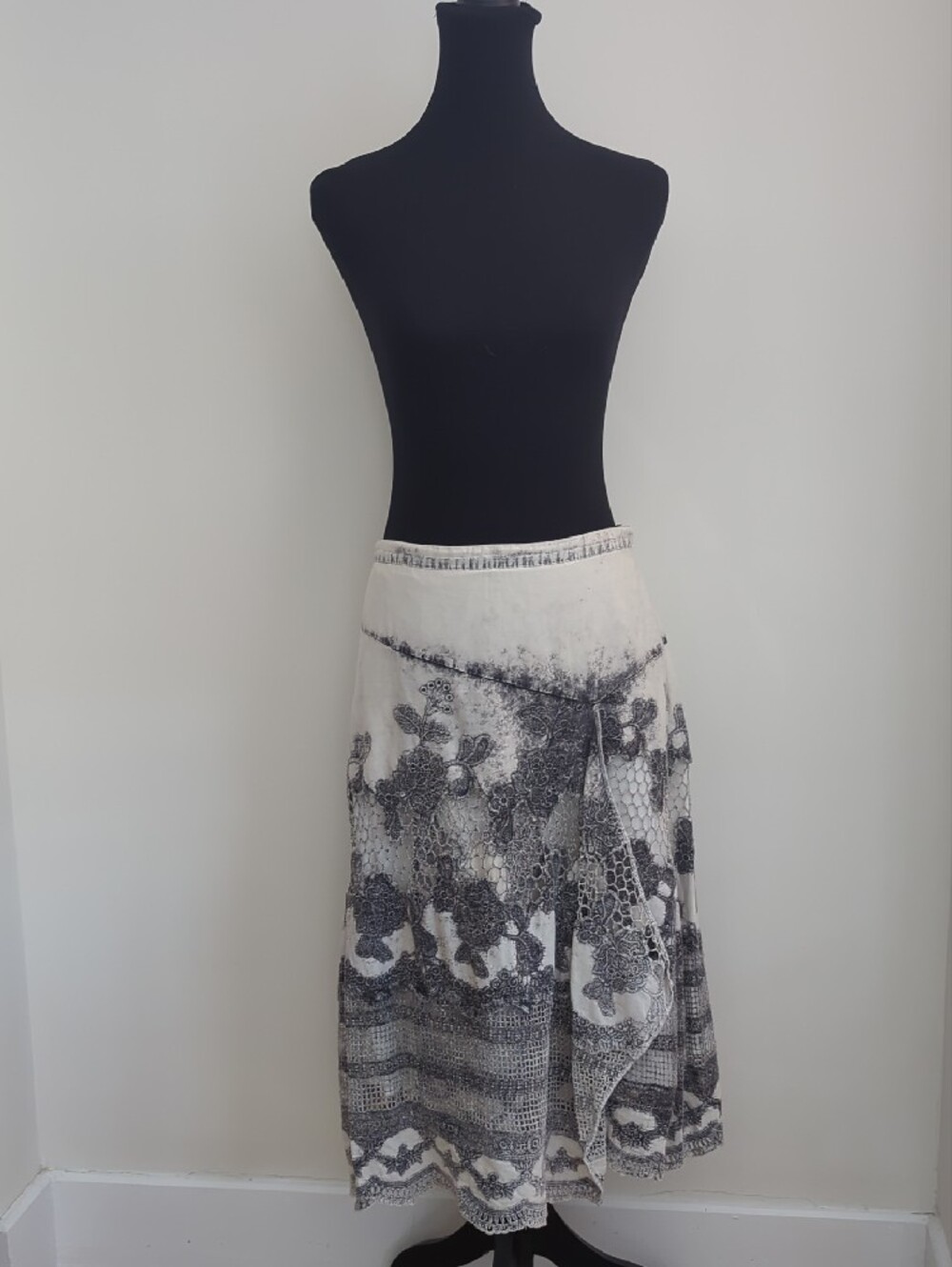 Soft Surroundings Faux Wrap Cream & Grey Wash Print & Lace Overlay Midi Skirt - Picture 3 of 9